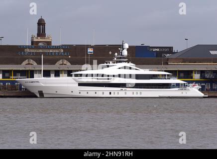 15/02/2022 Tilbury UK opulent super yacht Lusine est un tout nouveau yacht lancé en 2022. Le $70 millions de superyacht est en cours d'essais en mer et est un Banque D'Images