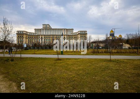 Bucarest, Roumanie 13 février 2022.Palais du Parlement (connu avant la révolution de 1989 comme la Maison de la République ou la Maison du peuple Banque D'Images
