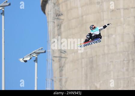 Pékin, Chine. 14th févr. 2022. Hailey Langland (USA) snowboard : qualification des femmes dans le Big Air lors des Jeux Olympiques d'hiver de Beijing 2022 au Big Air Shougang à Beijing, Chine . Credit: YUTAKA/AFLO SPORT/Alay Live News Banque D'Images