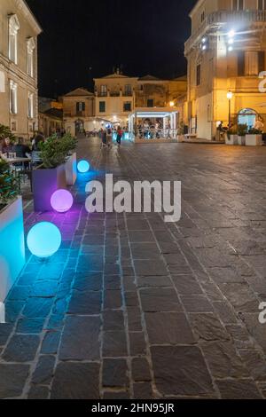 Place Piazza L. V. Pudente, Palais d’Avalos, Vasto, Abruzzes, Italie, Europe Banque D'Images