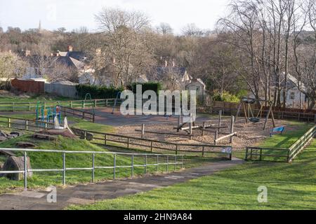 Le Quarry Park à South Gosforth, Newcastle upon Tyne, Royaume-Uni. Une aire de jeux pour enfants avec une surface de sable dans un parc public. Banque D'Images