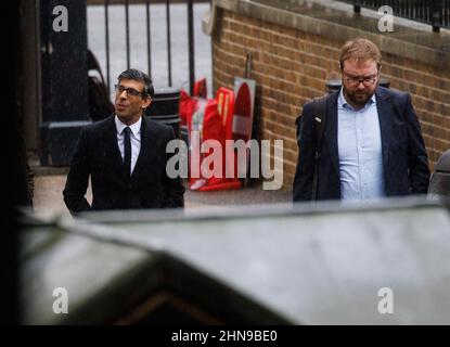 Londres, Royaume-Uni. 15th févr. 2022. Rishi Sunak, chancelier de l’Échiquier, arrive pour la réunion. Crédit : Mark Thomas/Alay Live News Banque D'Images