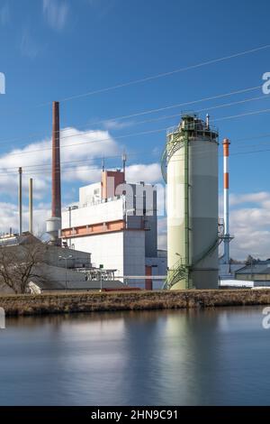 Industrie chimique au canal Lech près d'Augsbourg, Bavière, Allemagne Banque D'Images