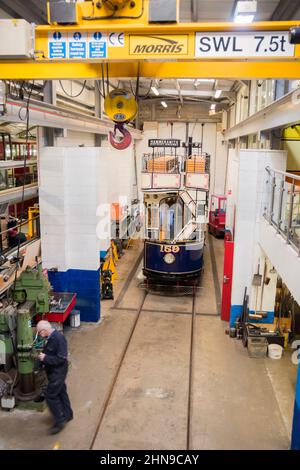 Derbyshire, Royaume-Uni – 5 avril 2018 : le village de tramway de Crich est un musée national en activité qui restaure et répare activement les tramways d'époque Banque D'Images