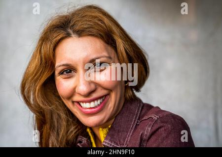 Oslo, Norvège. 15th févr. 2022. Oslo 20220215.l'actrice norvégienne Sara Khorami participe au film Full Dekning, qui est présenté en première dans les cinémas norvégiens de nos jours. Mardi, le film a été présenté à la presse au cinéma Vika à Oslo. Photo: Haakon Mosvold Larsen/NTB crédit: NTB Scanpix/Alamy Live News Banque D'Images