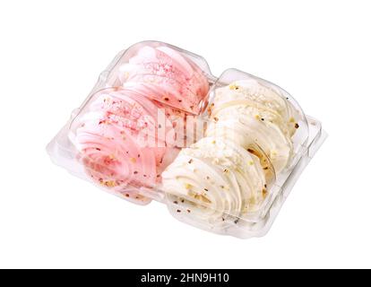 biscuits pour couronne meringue dans un plateau en plastique isolé Banque D'Images