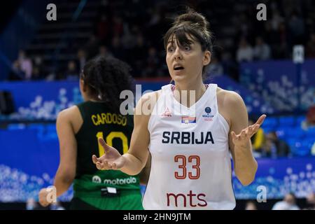 Belgrade, Serbie, le 13th février 2022. Tina Krajisnik de Serbie réagit lors du match de qualification de la coupe du monde de basket-ball de la FIBA entre la Serbie et le Brésil à Belgrade, en Serbie. 13 février 2022. Crédit : Nikola Krstic/Alay Banque D'Images