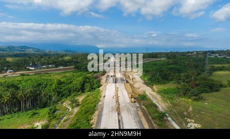 Vue aérienne de Sigli Banda Aceh (Sibanceh) route à péage, Aceh, Indonésie Banque D'Images