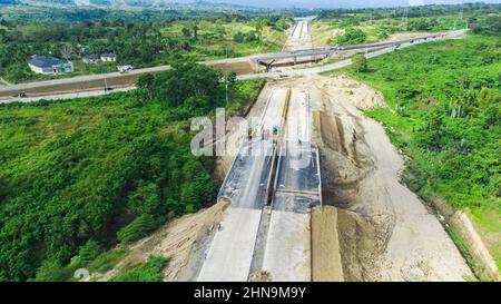 Vue aérienne de Sigli Banda Aceh (Sibanceh) route à péage, Aceh, Indonésie Banque D'Images