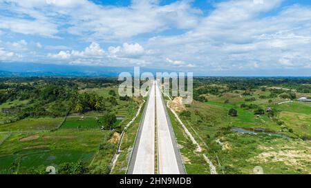 Vue aérienne de Sigli Banda Aceh (Sibanceh) route à péage, Aceh, Indonésie Banque D'Images