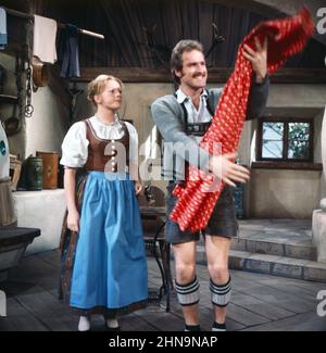 Komödienstadl: DAS sündige Dorf, Theaterstück, Deutschland 1974, Regie: OLF Fischer, Darsteller: Kathi Leitner, Bernd Helfrich Banque D'Images