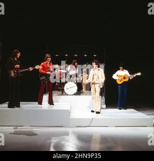 The Hollies, britische Rock und Pop Band, TV Auftritt en 1975. The Hollies, British Rock and Pop band, performance TV, 1975. Banque D'Images