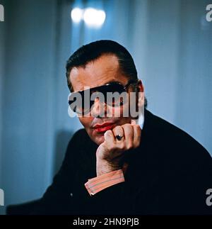 Karl Lagerfeld, deutscher Modeschöpfer, Designer, Kostümbildner, Kreativdirektor und Chefdesigner von Chanel, Portrait von 1985. Karl Lagerfeld, couturier allemand, designer, designer de costumes, directeur de la création et concepteur en chef Chanel, portrait de 1985. Banque D'Images