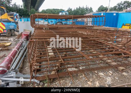 Cage de renforcement en acier pour la construction/réparation de routes sur la rive nord de la rivière Humber, près du pont Humber, Hessle, Royaume-Uni. Banque D'Images