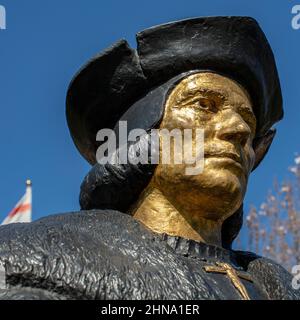 Statue de Sir Thomas More de Leslie Cubitt Bevis, coulée à la fonderie Morris Singer, érigée près de Chelsea Embankment à l'extérieur de la vieille église Chelsea, 1969 Banque D'Images