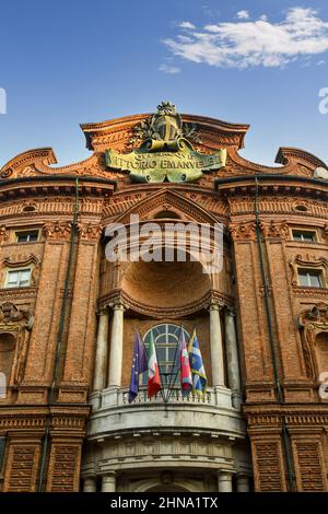 Détail de la façade du Palazzo Carignano dans le style baroque dans le centre historique de Turin, Piémont, Italie Banque D'Images