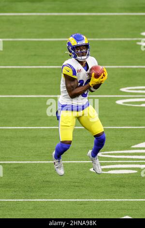 Dimanche 13 février 2022, 2022 ; Inglewood, CA USA ; le récepteur Brandon Powell (19 ans) des Rams Wide de Los Angeles retourne un punt lors du Super Bowl LVL contre les Bengals de Cincinnati au SoFi Stadium. Les Rams battent les Bengals 23-20. (Kim Hukari/image du sport) Banque D'Images