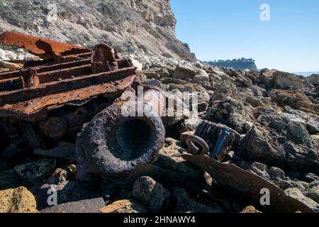 Le SS Dominator a couru à terre en 1961 près de Rancho Palos Verdes dans le sud de la Californie et a fait rouille depuis lors. Banque D'Images