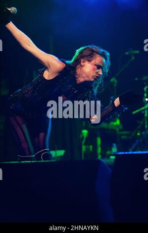 Milan Italie 2009-11-21 : concert en direct de la chanteuse Juliette Lewis et de son groupe Juliette et les nouveaux romantiques à la discothèque Magazzini Generali Banque D'Images