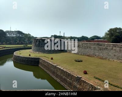 Fort Tipu Sultan à Palakkad au bord de la rivière avec un ciel bleu clair en arrière-plan Banque D'Images