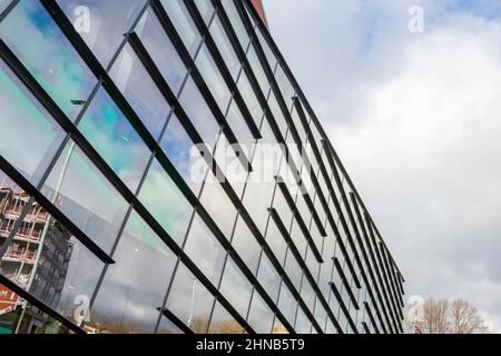 Bibliothèque de verre moderne et bâtiment du conseil de comté à Newcastle sous le staffordshire de lyme Banque D'Images