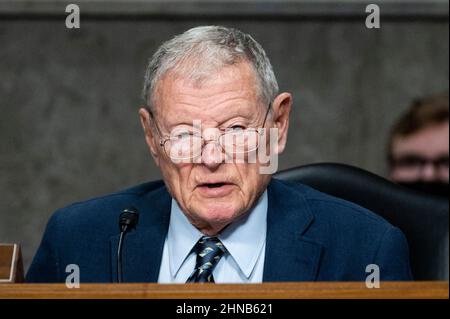 Washington, DC, États-Unis. 15th févr. 2022. Le 15 février 2022 - Washington, DC, États-Unis: Le sénateur américain JIM INHOFE (R-OK) s'exprimant lors d'une audience du Comité des services armés du Sénat. (Image de crédit : © Michael Brochstein/ZUMA Press Wire) Banque D'Images