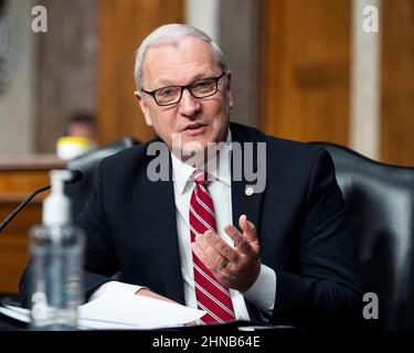 Washington, DC, États-Unis. 15th févr. 2022. 15 février 2022 - Washington, DC, États-Unis: Le sénateur américain KEVIN CRAMER (R-ND) s'exprimant lors d'une audience du Comité des services armés du Sénat. (Image de crédit : © Michael Brochstein/ZUMA Press Wire) Banque D'Images