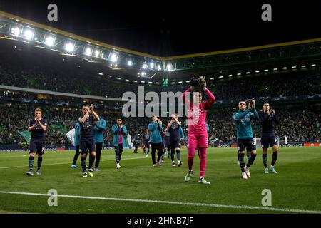 Lisbonne, Portugal. 15th févr. 2022. Les joueurs de Manchester City fêtent à la fin de la manche de la manche de la manche de la manche de la manche de la coupe 16 Leg One - match de la Ligue des champions de l'UEFA entre le sportif CP et Manchester City au stade Alvalade de Lisbonne, Portugal, le 15 février 2022. (Image de crédit : © Pedro Fiuza/ZUMA Press Wire) Banque D'Images