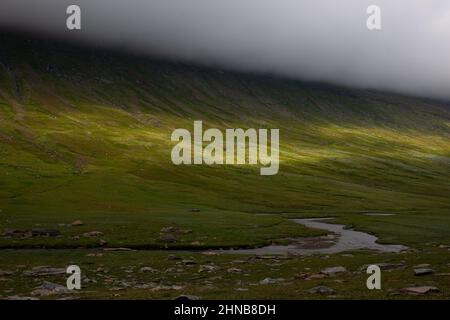 Vallée U entre les huttes de Viterskalet et de Syter le long du sentier de Kungsleden, Laponie, Suède Banque D'Images