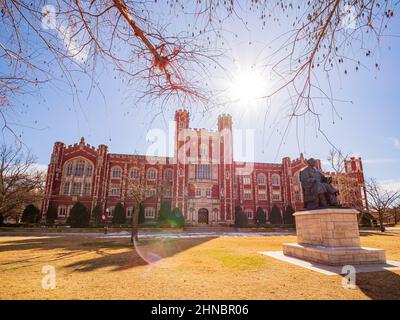 Vue ensoleillée sur Evans Hall à Oklahoma Banque D'Images