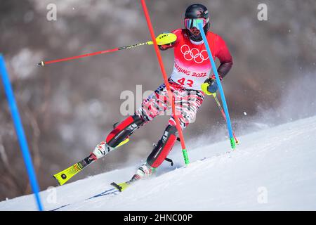 Yanqing, Chine. 16th févr. 2022. Michal Jasiczek de Team Poland skis pendant la course de slalom masculin 1 au Centre national de ski alpin le jour 12 des Jeux Olympiques d'hiver de 2022 à Beijing. Credit: Michael Kappeller/dpa/Alay Live News Banque D'Images