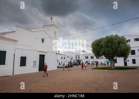 ES MERCADAL, ESPAGNE – 4 AOÛT 2021 : Église de San Antonio Abad, dans la ville de Fornells, municipalité d'es Mercadal, Minorque, Espagne. Il a été intégré Banque D'Images