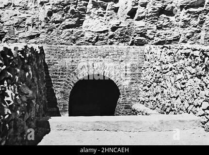 Entrée au tombeau d'Amenhotep II, Égypte, époque victorienne Banque D'Images