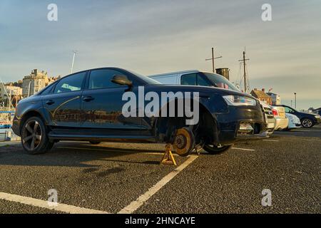 Une voiture n'a pas la roue avant droite Banque D'Images