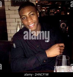 Photo non datée de la police métropolitaine de Seun McMillan. Un homme a été accusé de son meurtre de 2017 dans le nord de Londres. Jarrad O'Field a été accusé de meurtre mardi après son arrivée sur un vol du Canada à l'aéroport d'Heathrow, a déclaré la Metropolitan police. M. McMillan est décédé après avoir été poignardé à Cowper Gardens, Southgate, dans le nord de Londres, le 2 2017 mai, alors qu'il marchait avec des amis vers sa maison, a déclaré le met à l'époque. Date de publication : le mercredi 16 février 2022. Banque D'Images