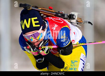 CANG TIA Kchou, Chine. 16th févr. 2022. Linn Personn de Suède participe au biathlon féminin de 4 x 6 kilomètres relais des Jeux Olympiques d'hiver de 2022, Zhangjiakou, Chine, 16 février 2022. Crédit : Roman Vondrous/CTK photo/Alay Live News Banque D'Images