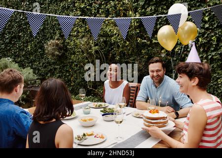 Tous ses amis sont ici Banque D'Images