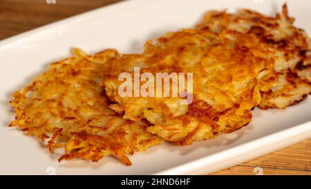 Lakes de pommes de terre, gâteaux de pommes de terre juifs Banque D'Images