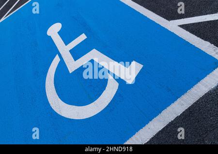 Irlande, County Offaly, Tullamore, place de parking pour handicapés. Banque D'Images