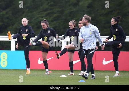 Alex Greenwood (à gauche), Katie Zelem, Georgia Stanway, Demi Stokes et Lucy Bronze (à droite) pendant une séance d'entraînement au Rockliffe Park, Darlington. Date de la photo: Mercredi 16 février 2022. Banque D'Images