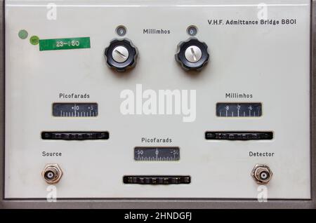 Ancien appareil de mesure avec indicateur de mesure analogique Banque D'Images