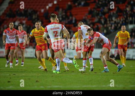 St. Helens, Angleterre - 10 février 2022 - Jack Welsby de St Helens lance une attaque lors de la ligue de rugby Betfred Super League Round 1 St. Helens vs Catalan Dragons au stade Totally Wicked, St. Helens, UK Dean Williams Banque D'Images