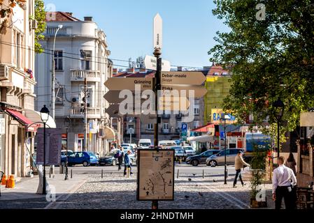 Belgrade, Serbie - 28 septembre 2019 : panneaux indiquant les attractions touristiques de la rue Skadarlija, également connue sous le nom de Skadarska Banque D'Images