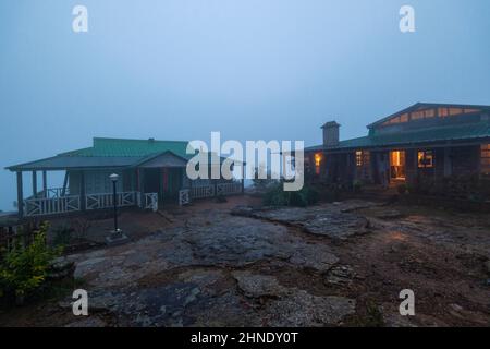 Hotel Sai Mika dans Fog , Cherrapunji , Meghalaya, Inde Banque D'Images