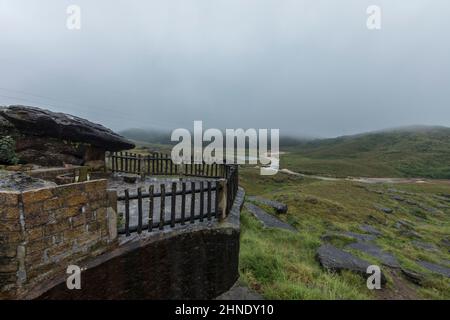 Mousson Paysage de Sohra vu de l'hôtel Sai Mika , Cherrapunji , Meghalaya, Inde Banque D'Images