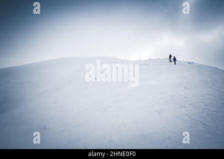 Montagnes Bucegi, Roumanie. Magnifique paysage des montagnes carpathes en hiver Banque D'Images