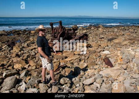 Le SS Dominator a couru à terre en dessous de Palos Verdes Estates dans le sud de la Californie en 1961 et a fait rouille depuis. Banque D'Images