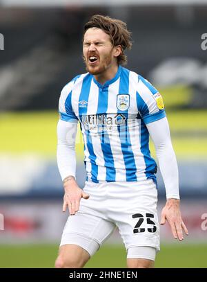 Danny Ward de Huddersfield Town réagit lors du match de championnat Sky Bet au stade John Smith, Huddersfield. Date de la photo: Samedi 12 février 2022. Banque D'Images