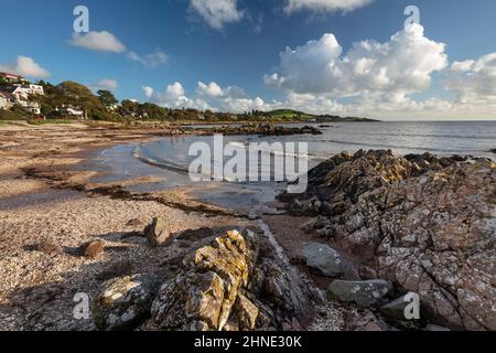 Plage et côte rocheuse sur Solway Firth, Rockcliffe, Dalbeattie, Dumfries et Galloway, Écosse, Royaume-Uni, Europe Banque D'Images
