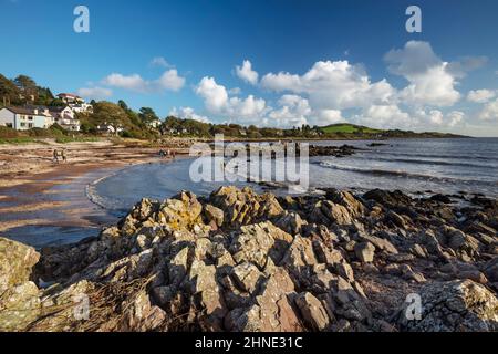Plage et côte rocheuse sur Solway Firth, Rockcliffe, Dalbeattie, Dumfries et Galloway, Écosse, Royaume-Uni, Europe Banque D'Images